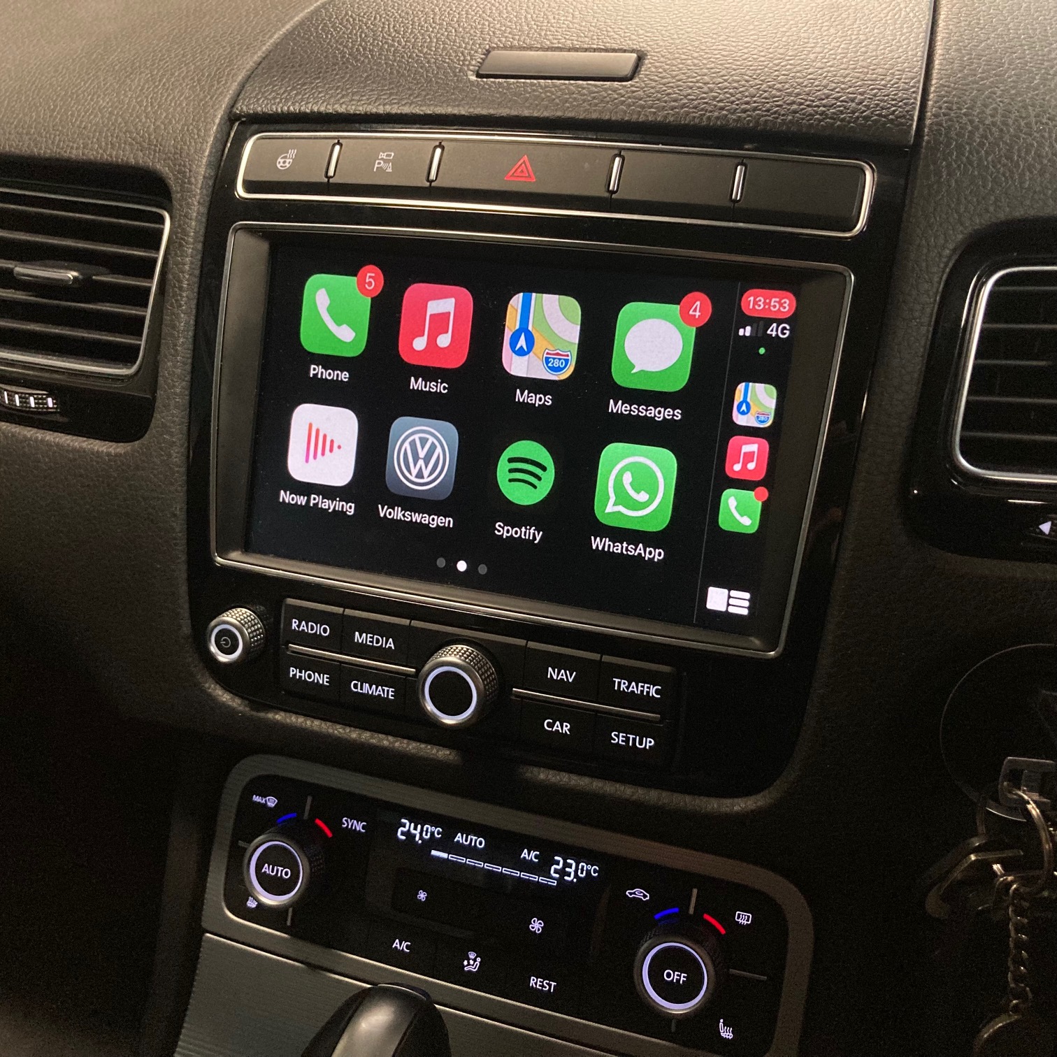 Volkswagon-2: Touareg 8" - OEM upgrade with Wireless Apple CarPlay and Android Auto