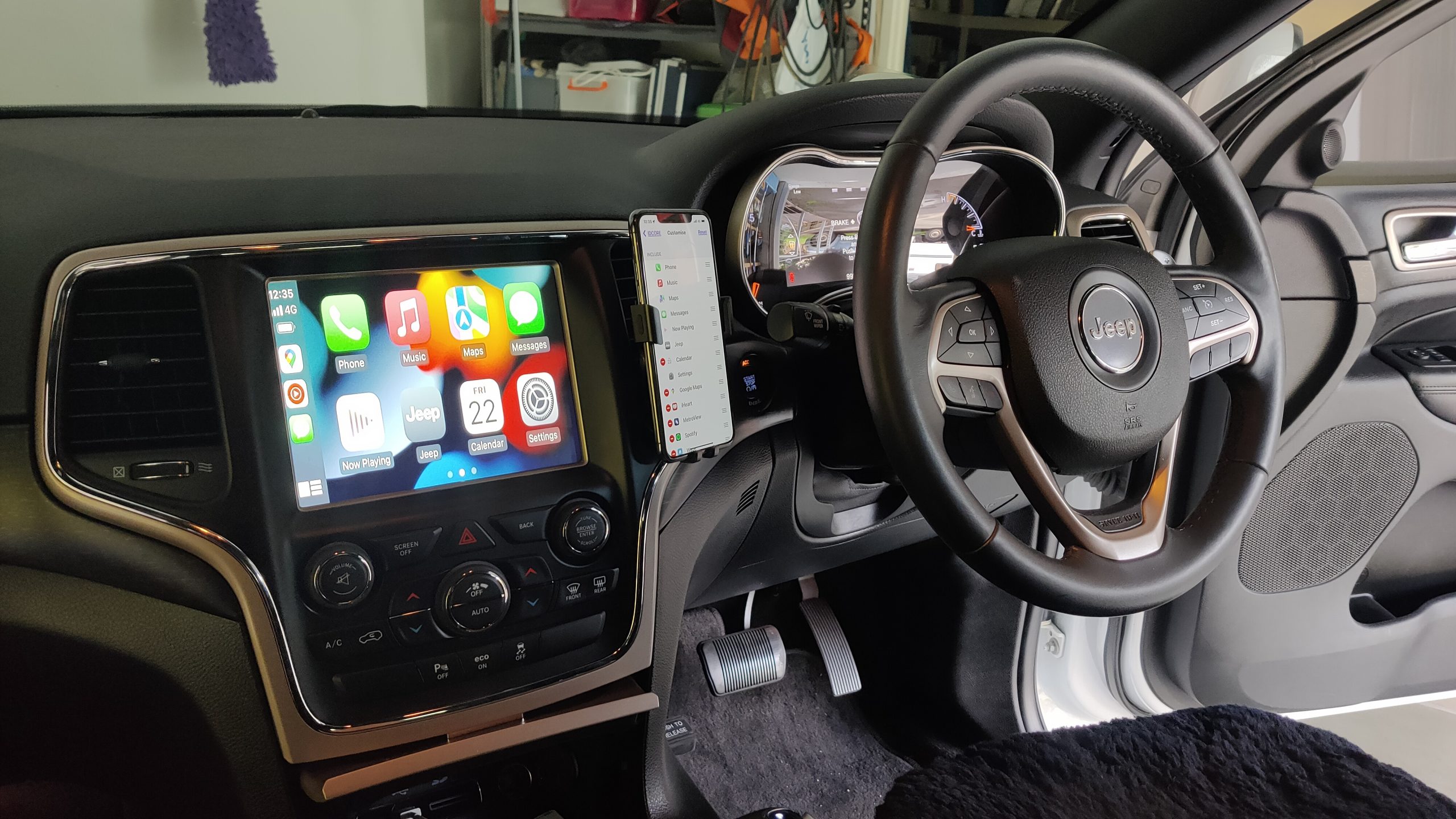 Jeep-1: WK2 - OEM upgrade with Wireless Apple CarPlay and Android Auto