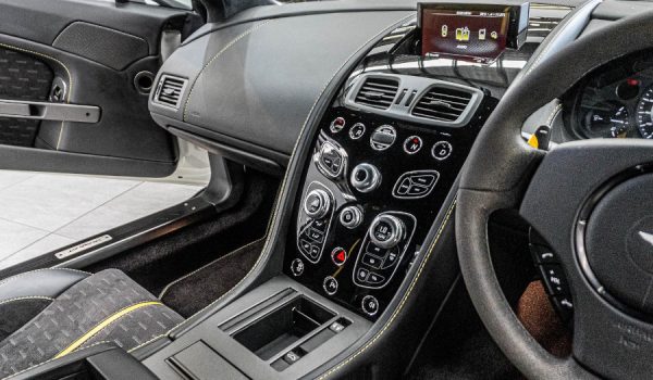 Aston Martin V12 Vantage_AMi II ΓÇô Garmin Navigation (2015 ΓÇô 2017)_1