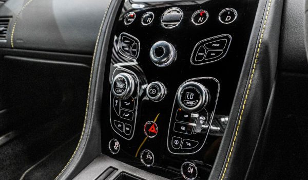 Aston Martin V12 Vantage_AMi II ΓÇô Garmin Navigation (2015 ΓÇô 2017)_3