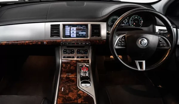 Jaguar XF_Bosch 8 screen (2011 ΓÇô 2015)_2