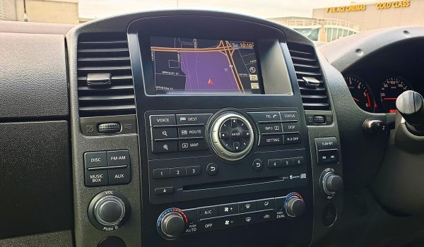 Nissan Navara D40 screen